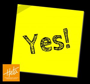 Kuvassa keltainen muistilappu, jossa lukee Yes!